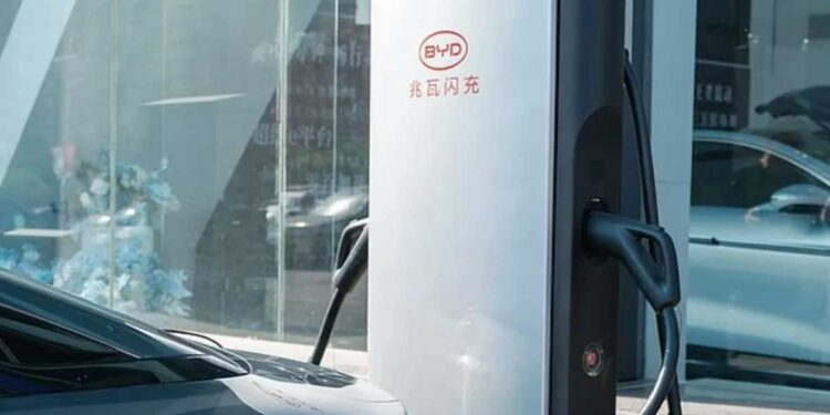 شواحن BYD فائقة السرعة تغيّر قواعد اللعبة عالميًا: هل يصل الشحن في 5 دقائق إلى مصر قريبًا؟